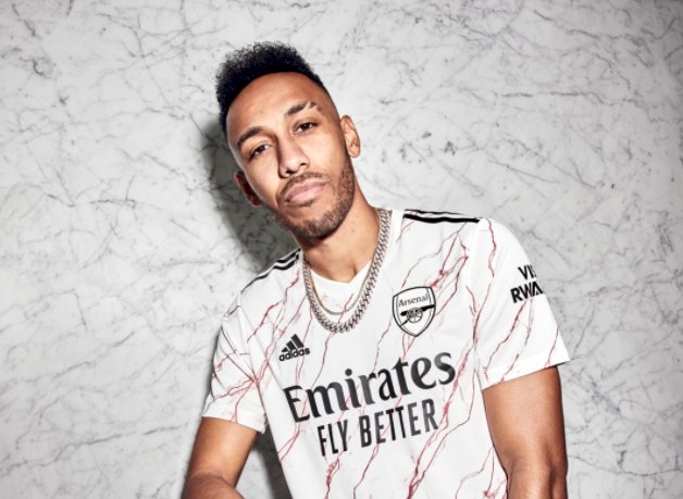 Aubameyang commits future to Arsenal; signs three year contract
