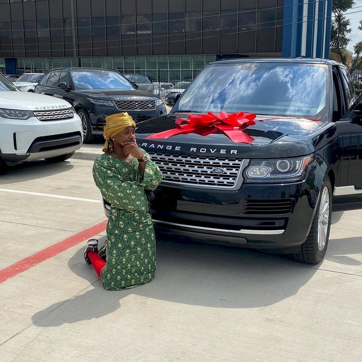 Comedian Oluwakaponeski, ‘Mama Tobi’ Buys A Range Rover