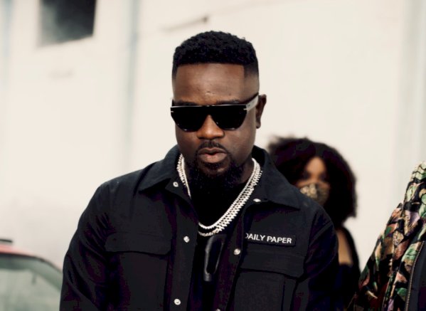 Sarkodie Signs smashing influencer deal with massive beverage brand